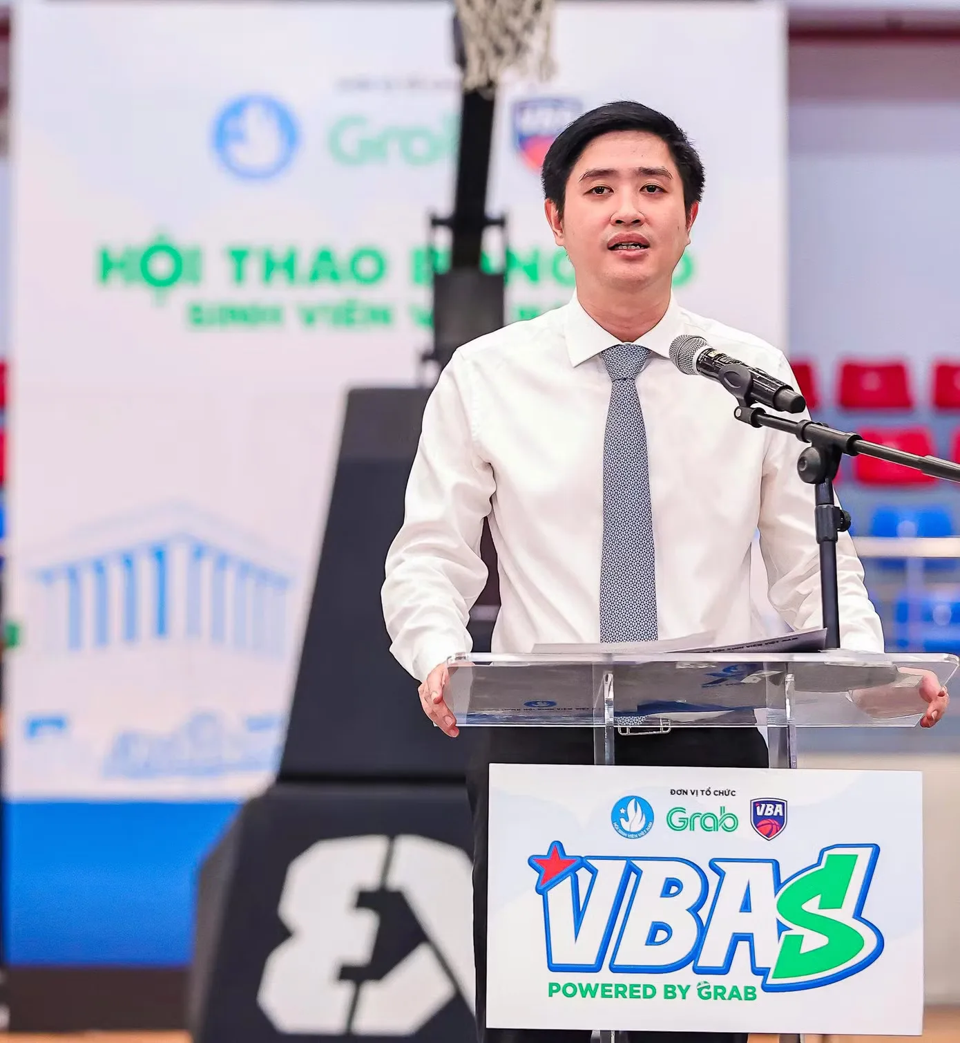 Anh Lâm Tùng - Ủy viên Ban Thường vụ, Phó Trưởng ban Công tác Thiếu nhi T.Ư Đoàn, Phó Chủ tịch thường trực T.Ư Hội Sinh viên Việt Nam phát biểu khai mạc.